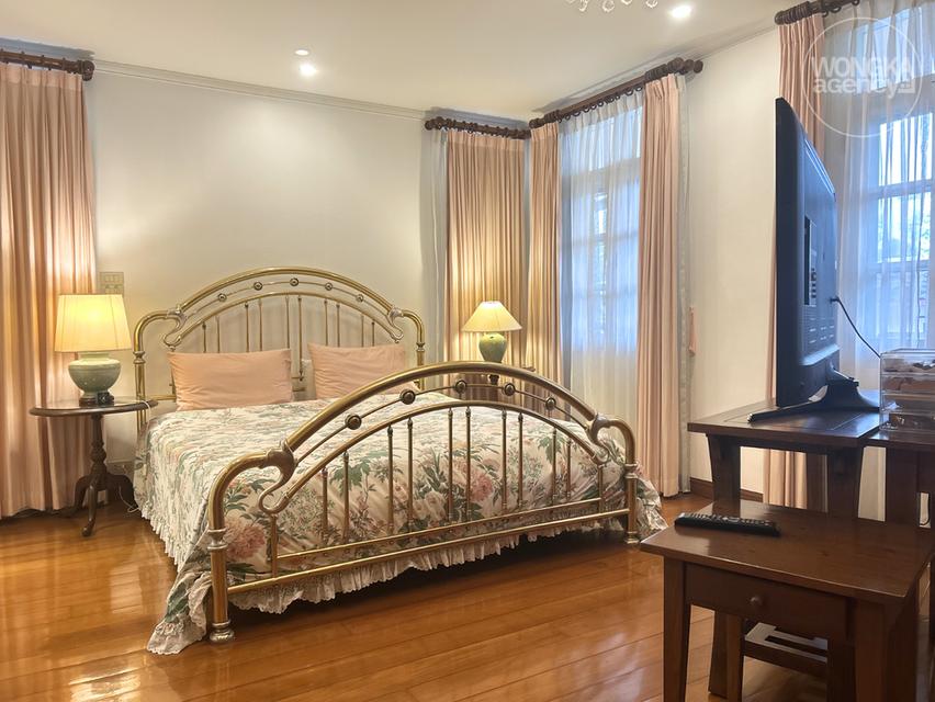 ขายบ้านเดี่ยว หมู่บ้านเมืองทอง 2 โครงการ 3 พัฒนาการ 53 สไตล์ Old Money ออกแบบโดยสถาปนิกชั้นนำ ขนาด 158 ตร.วา ใกล้รถไฟฟ้าหัวหมาก 2 สาย 14