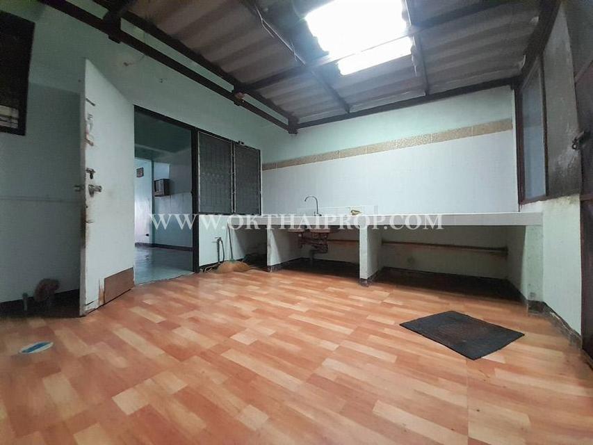 ทาวน์เฮ้าส์ หมู่บ้านลานทอง ติวานนท์-ปากเกร็ด นนทบุรี 12