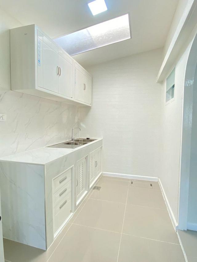 ขายทาวน์เฮ้าส์ สูง 2 ชั้น หลังมุม เนื้อที่ 24 ตารางวา หมู่บ้านร่วมสุข 2 ซ.5 ถนนรามคำแหง 96 แขวงสะพานสูง เขตสะพานสูง กรุงเทพมหานคร 8