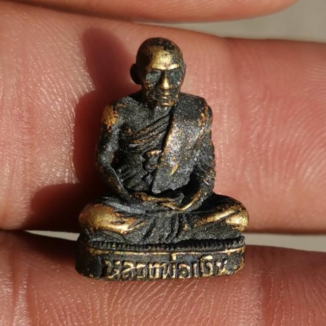 ขายรูปหล่อ​หลวงพ่อ​เงิน​