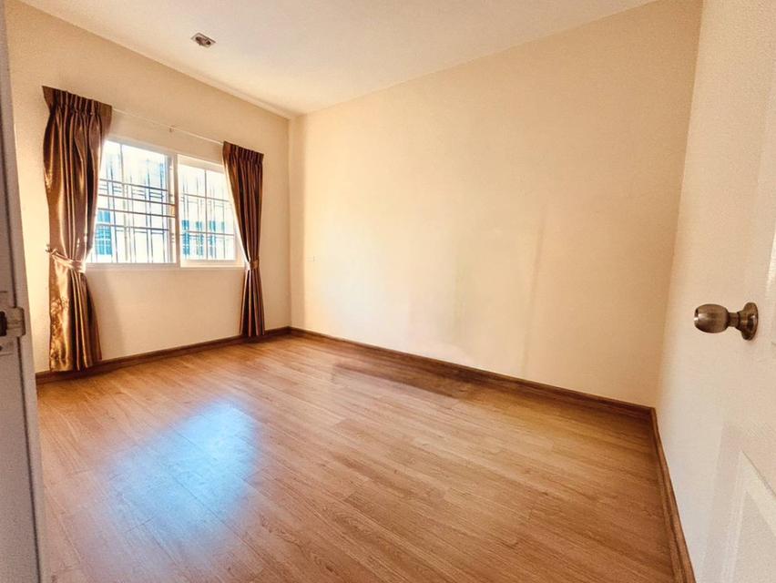 ให้เช่าทาวน์โฮม 3 ชั้น โกลเด้นทาวน์ ซ.นวมินทร์ 42 แยก 27 ,ซ.เกษตรนวมินทร์ 48, 5 ห้องนอน 4 ห้องน้ำ ต่อเติมครบ ไซส์ใหญ่ที่สุดในโครงการ 10