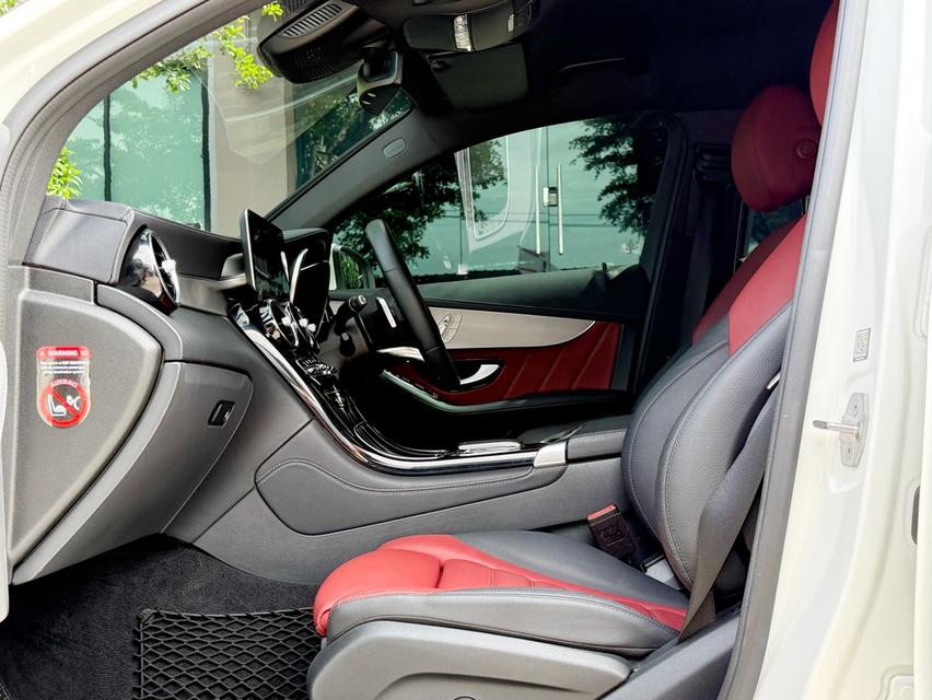 2021 BENZ GLC 220D COUPE AMG DYNAMIC รถมือเดียว สภาพป้ายแดง วิ่งน้อยเพียง 50,000 กม รถไม่มีอุบัติเหตุครับ 13