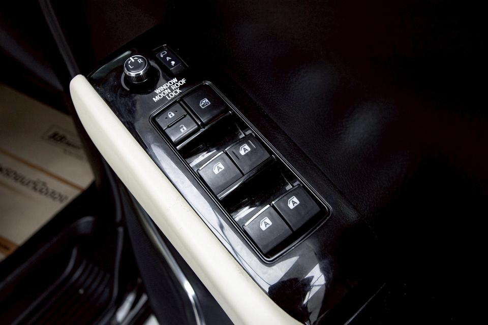 รหัสรถ 1D365 ALPHARD 2.5 HYBRID 2015 15