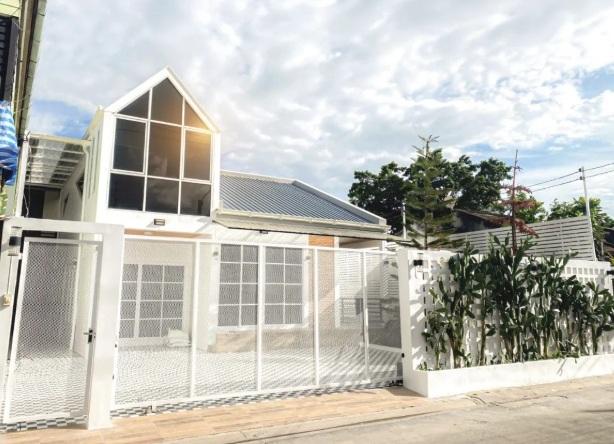 บ้านเดี่ยว 2 ชั้นขนาดใหญ่ 75 ตรว. 6 ห้องนอน ซอยลาดพร้าว 91 พร้อมสระว่ายน้ำสุดหรู ใกล้รถไฟฟ้าสายสีเหลือง 1