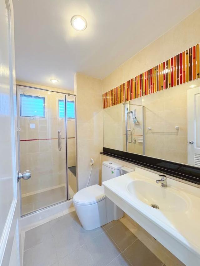 ให้เช่าทาวน์โฮมหรู 3 ชั้น หมู่บ้านลีออง ตั้งอยู่ในซอยสุขุมวิท 62 20