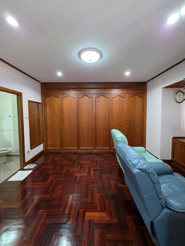 ขายบ้านทาวน์โฮมหลังคู่ 3 ชั้น ทำเลทองติด CDC ตรงข้าม Central Eastville เฟอร์ครบ พร้อมอยู่ 18