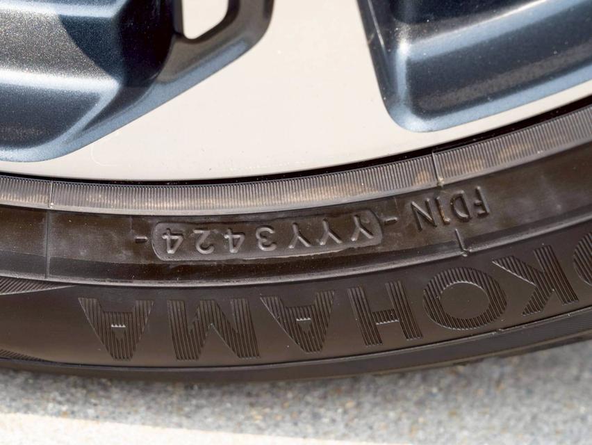 TOYOTA CROSS 1.8 HYBRID PREMIUM SAFETY ปี 2020 6