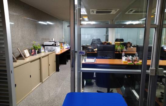 ขาย พื้นที่ สำนักงานพร้อมโต๊ะ เก้าอี้ 3