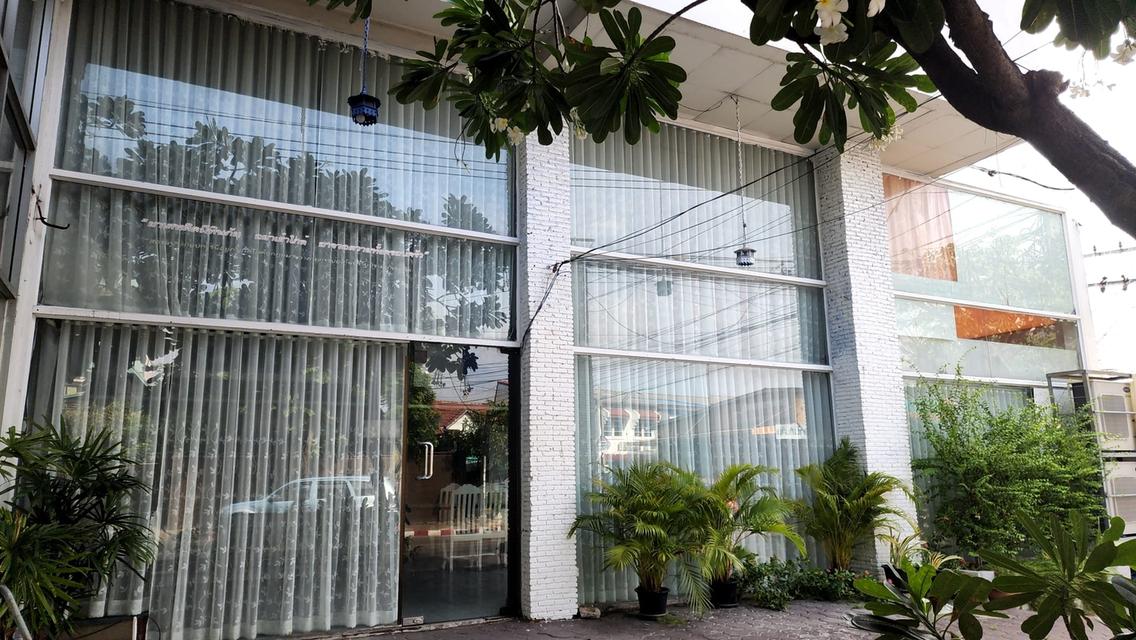 ปล่อยเช่าหน้าร้าน ติดถนนลาดพร้าว 71 ทำเลดีเหมาะสำหรับทำธุรกิจ ขนาด 165 ตรม. 8