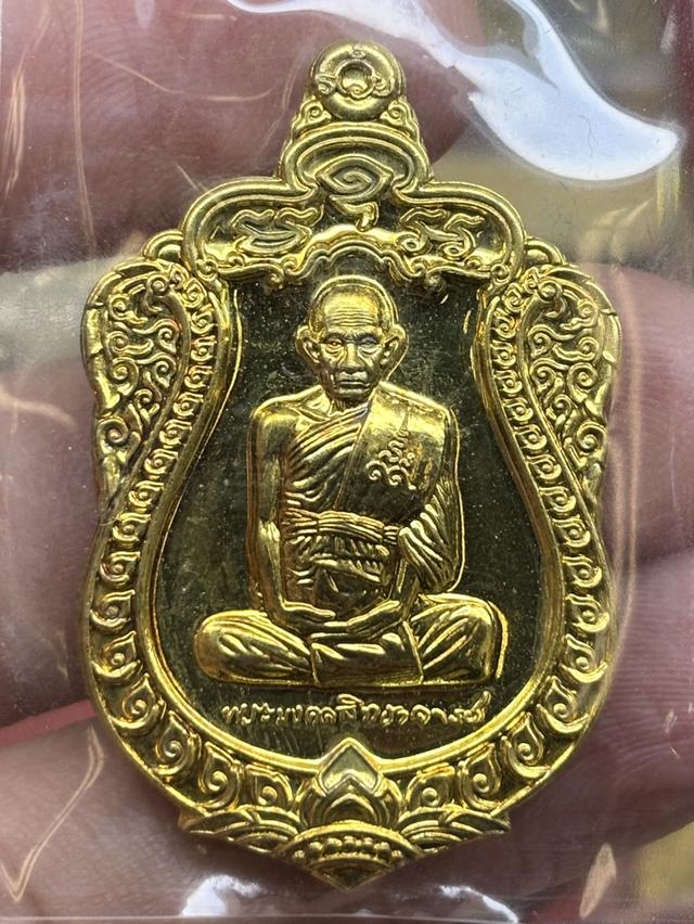 เหรียญเสมา รุ่น "รวย ๙๙" (แจกทาน ๖๔) หลวงพ่อรวย ปาสาธิโก วัดตะโก ภาชี พระนครศรีอยุธยา พ.ศ.๒๕๖๔ กล่องเดิม สวยครับ