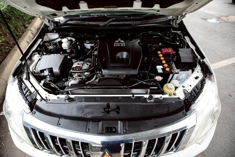 MITSUBISHI TRITON 2.4 MIVEC PLUS DOUBLE CAB 4x4 Auto ปี 2016 สีขาว รถสวยสภาพดี 10