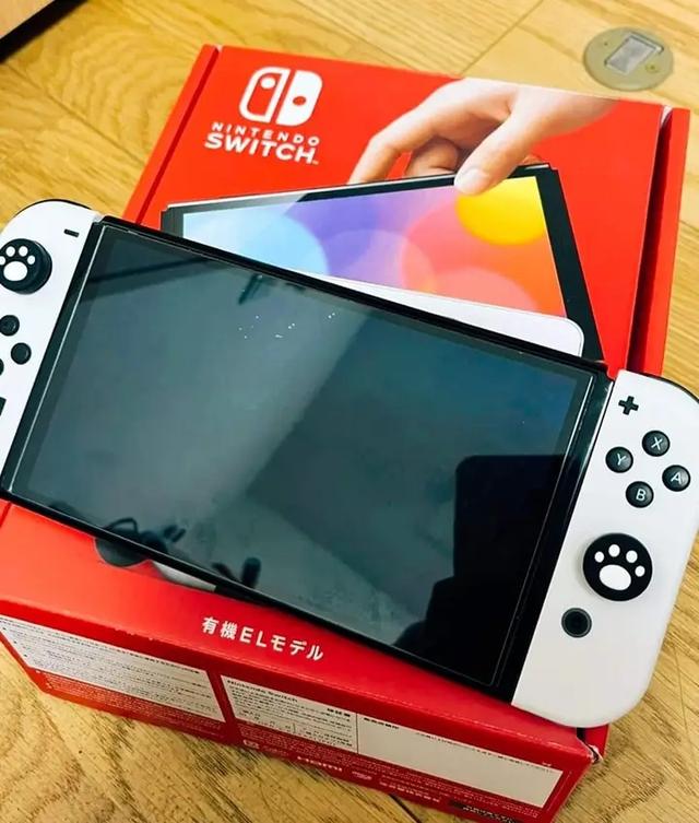 เครื่องเล่นเกม Nintendo Switch พร้อมใช้งาน 4