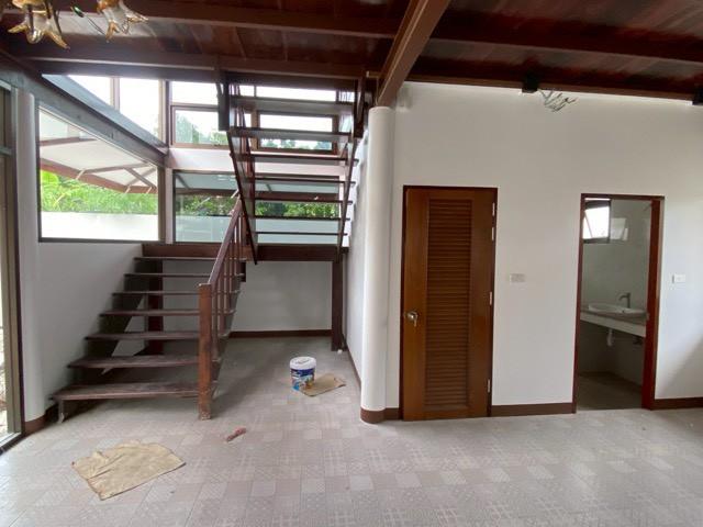 ให้เช่าบ้านเดี่ยวสร้างใหม่ 2 ชั้น เนื้อที่ 100 ตารางวา ซอยลาดพร้าว 101 เหมาะอยู่อาศัยและทำสำนักงาน จอดรถได้ 4คัน ใกล้รถไฟฟ้าสายสีเหลือง สถานีลาดพร้าว 4