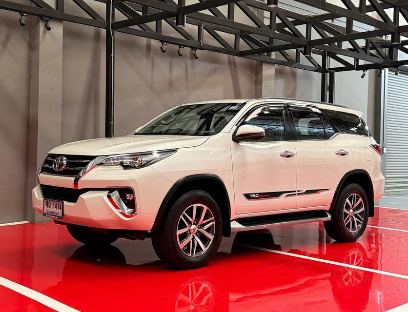 2020 TOYOTA FORTUNER 2.4V รถมือเดียวออกป้ายแดง รถวิ่งน้อย ประวัติศูนย์ครบ ไม่เคยมีอุบัติเหตุครับ