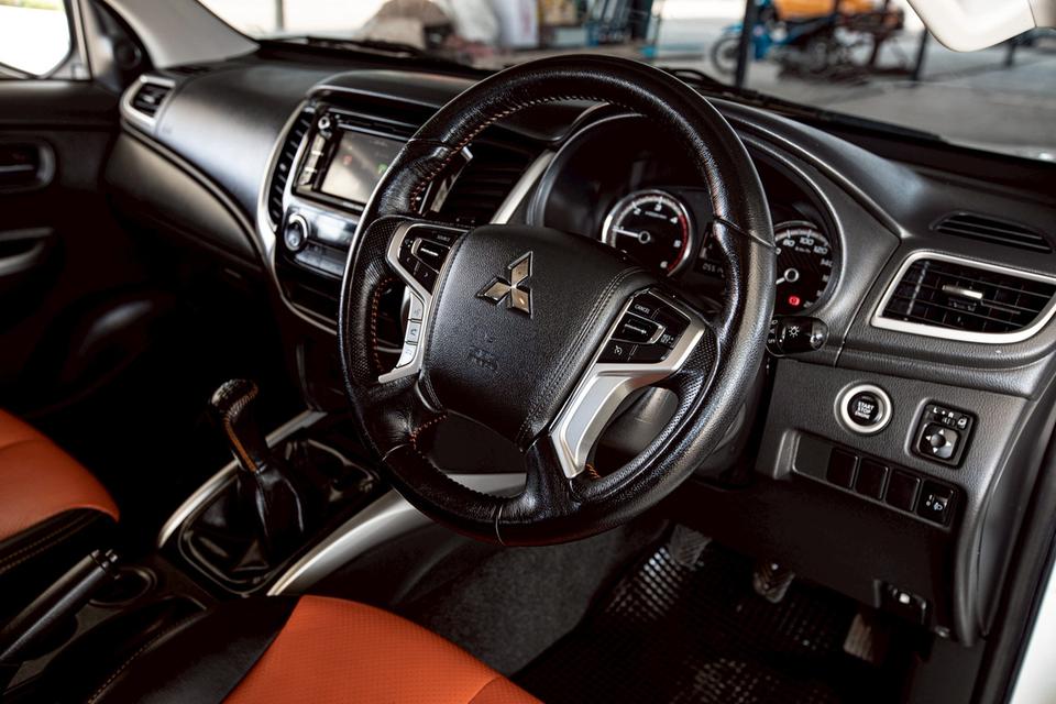 MITSUBISHI TRITON 2.4 MIVEC PLUS DOUBLE CAB ATHLETE ปี 2018 สีขาว ไมล์แท้ 55,147  15
