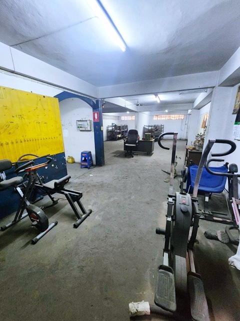 ตลาดทิพย์ พลาซ่า 1.4กม. ตลาดทุ่งครุ 3.2 กม. เทเลอร์ 18ล้อเข้าได้ ให้เช่าโกดัง 2,784 ตร.ม. 5 นอน 2 น้ำ 1 แอร์ ซ. สุขสวัสด 5