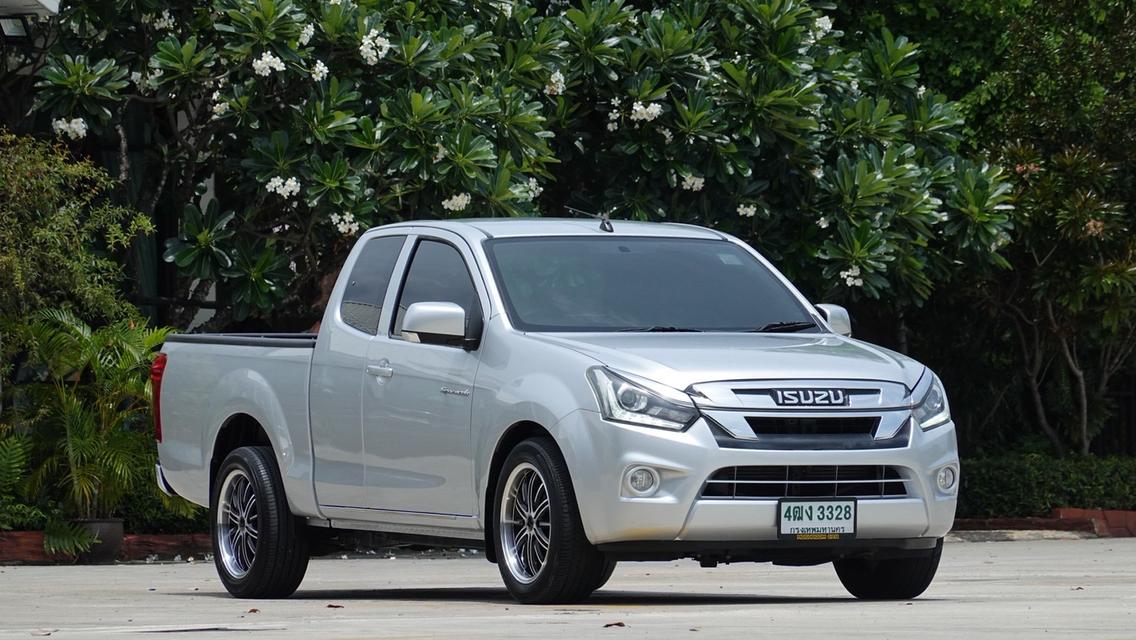ISUZU DMAX Space Cab MT ปี 2018 สีเงิน