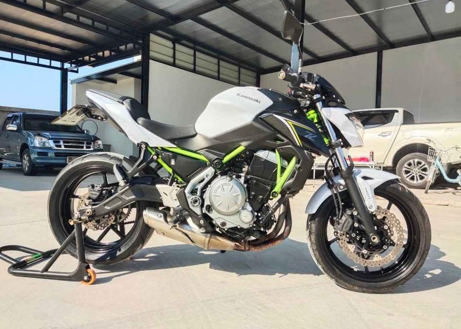 ขาย Kawasaki Z650 สีขาว รถมือเดียวพร้อมลุย 3