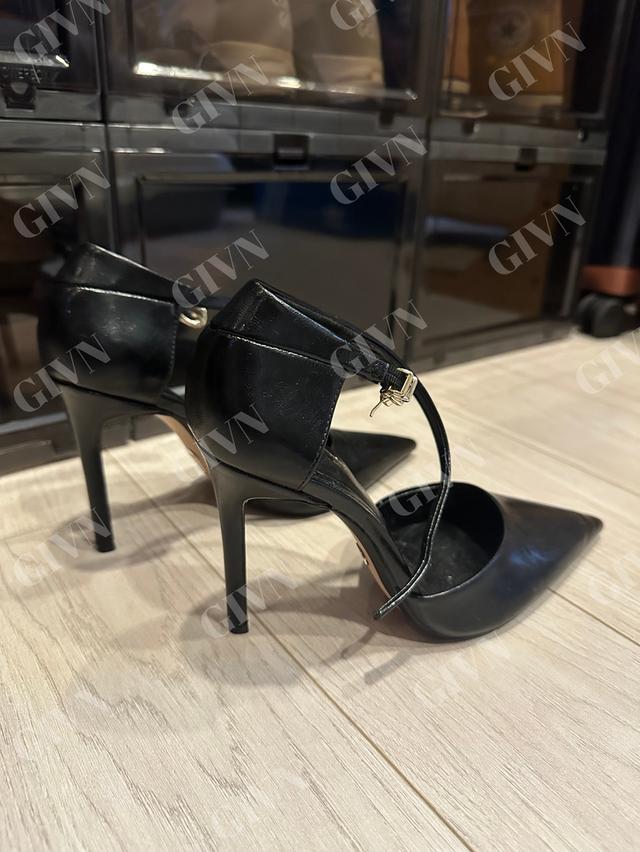 รองเท้าส้นสูงหัวแหลม Zara