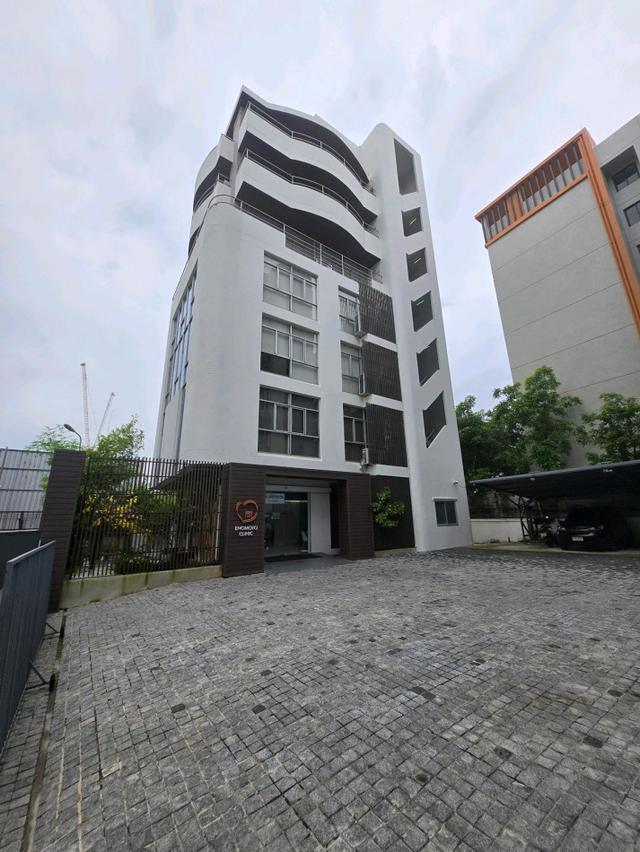 อาคารสำนักงานให้เช่า 8 ชั้น พร้อมลิฟต์ ศรีนครินทร์ 40 ไลน์ไอดี ✅ @ibx7531n 2