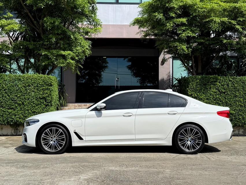 2020 BMW 530e MSPORT รถมือเดียวออกป้ายแดง รถวิ่งน้อย รถเข้าศูนย์ตามระยะ ไม่เคยมีอุบัติเหตุครับ