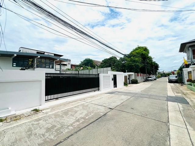 ให้เช่าบ้านเดี่ยว 2 ชั้น 111 ตรว. 3 ห้องนอน รีโนเวทใหม่ ทำเลศักยภาพใจกลางชุมชน ย่านประชานิเวศน์ 1 ประชาชื่น ใกล้ตลาดบองม 8