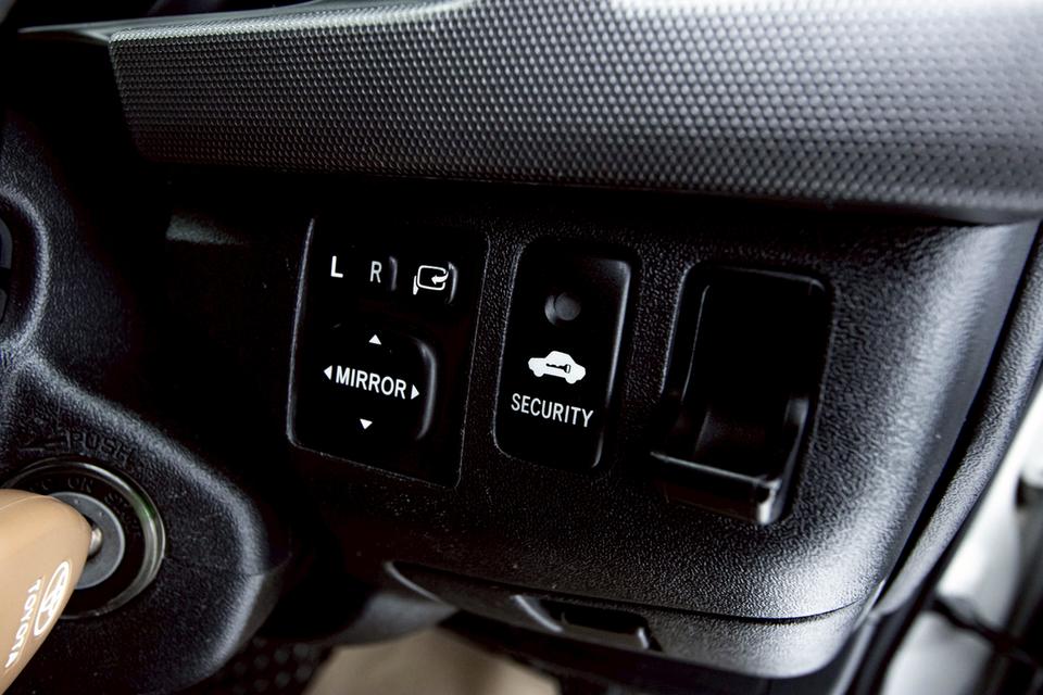 TOYOTA VENTURY 2.7 V 2010  11