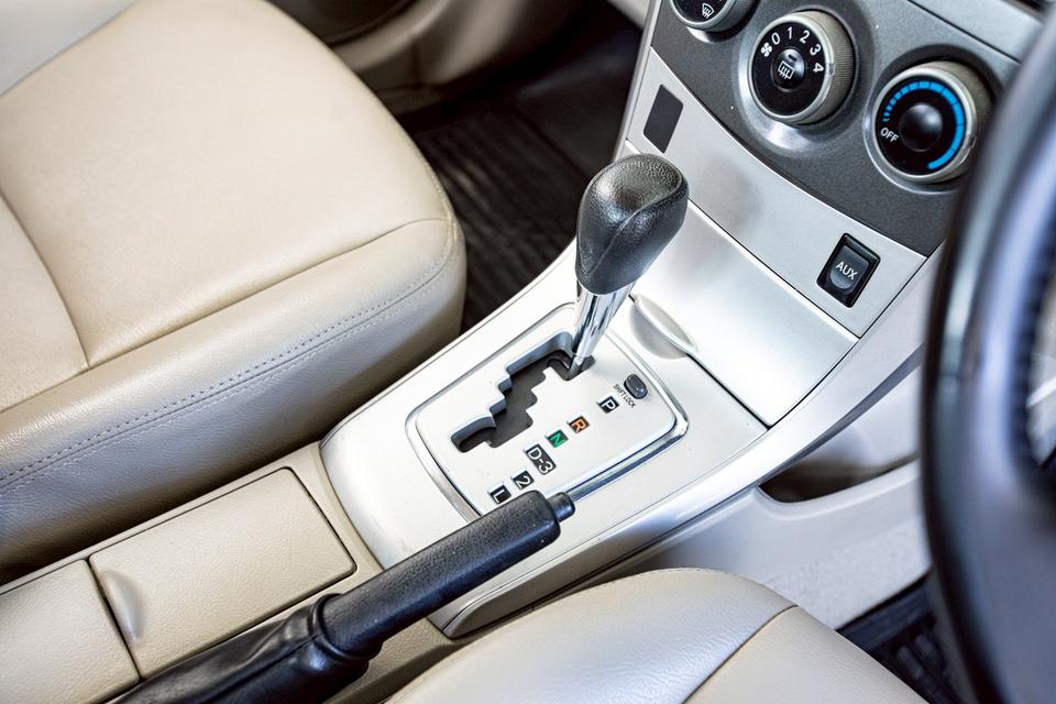 Toyota Altis 1.6E CNG ปี 2010 สี เทา  17