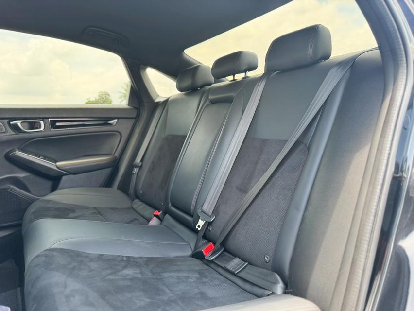 HONDA CIVIC FE Sedan 4dr e:HEV RS E-CVT FWD 2.0 Y22. สีดำ 18