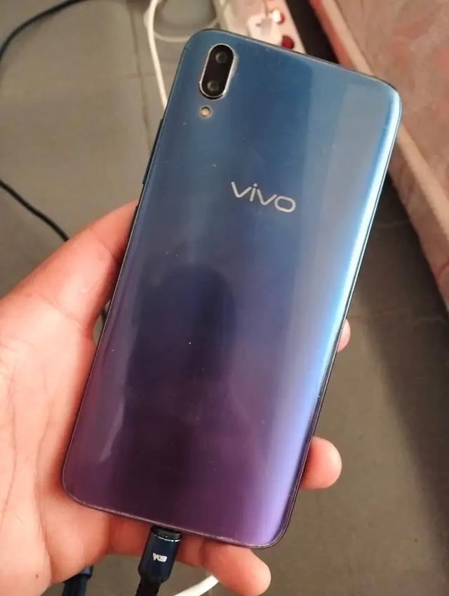 มือถือสภาพนางฟ้า Vivo V11 3