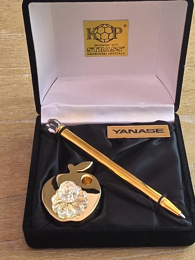 ชุดปากกาและเครื่องประดับ Yanase ประดับด้วยคริสตัล Swarovski *ปากกาเขียนไม่ติด*