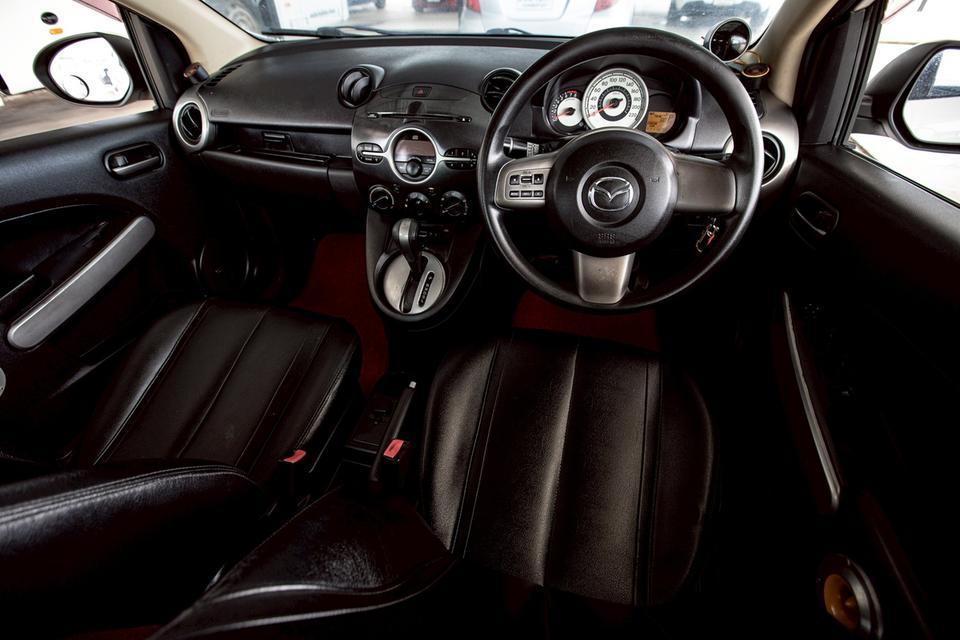 Mazda2 1.5 Spirit Sedan สีขาว ปี 2011  14