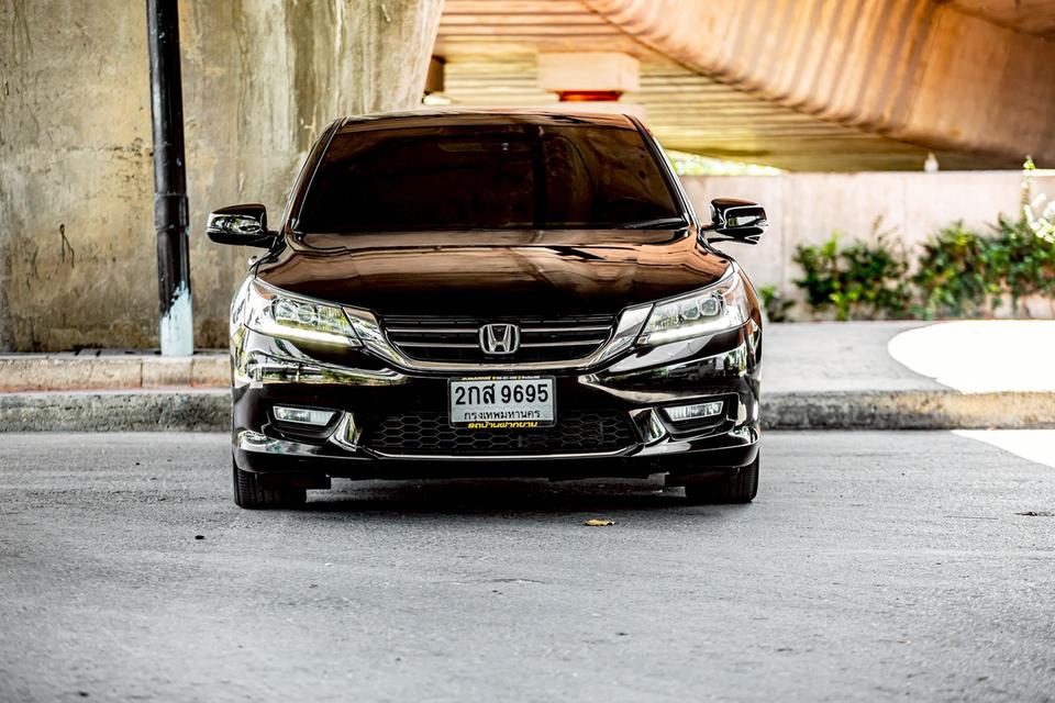Honda Accord 2.0EL ปี 2013 สีดำ มือเดียวป้ายแดง