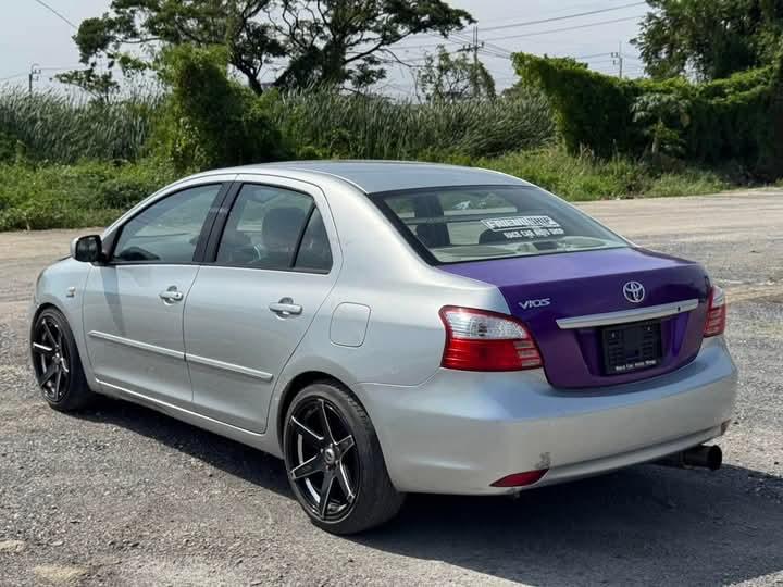 Toyota Vios สีเทา 4