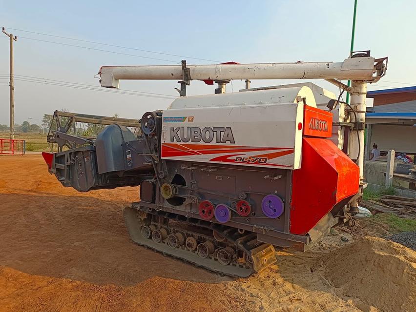 รถเกี่ยวข้าว Kubota DC 70g มือสองราคาสุดคุ้ม