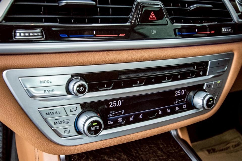 BMW 740LE xDRIVE PURE EXCELLENCE G12 AT 2017ซีดานหรู Plug-in Hybrid ไมล์ 177,xxx รูปที่ 11
