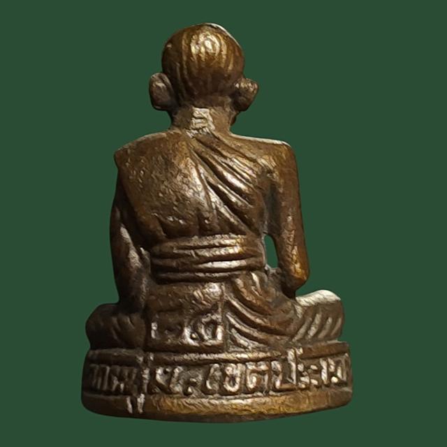 รูปหล่อหลวงปู่ถิน วัดกระทุ่ม เขตประเวศ กรุงเทพฯ 2