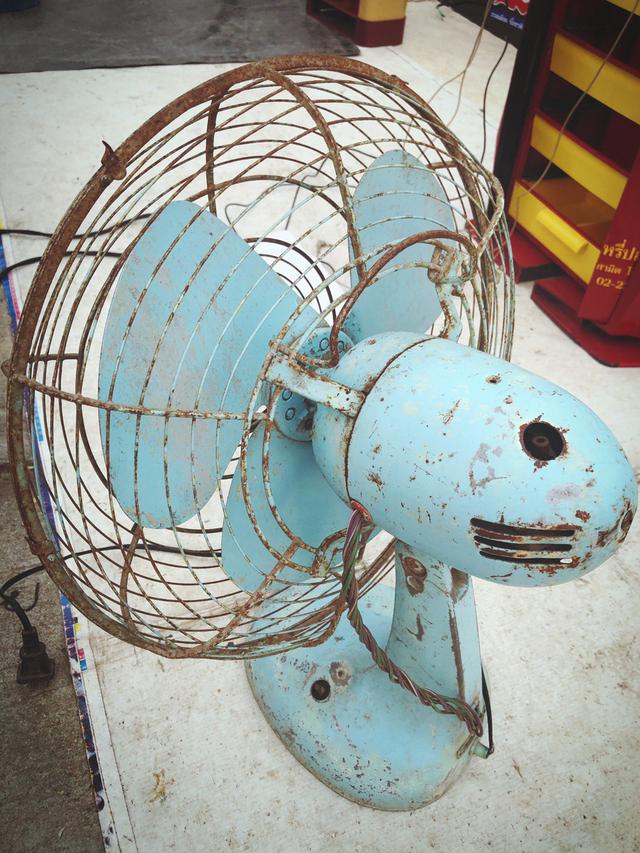 พัดลมเหล็กโบราณ