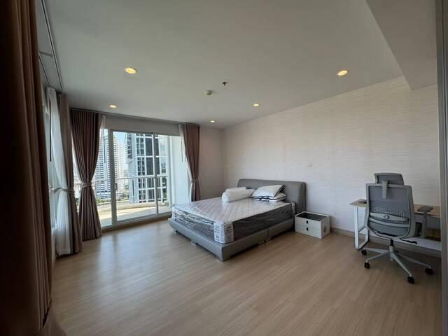 Exceptional High Floor 3-Bed 3-Bath Condo with Unblocked River Views at Supalai Riva Grande - Ready For Rent or Sale 4