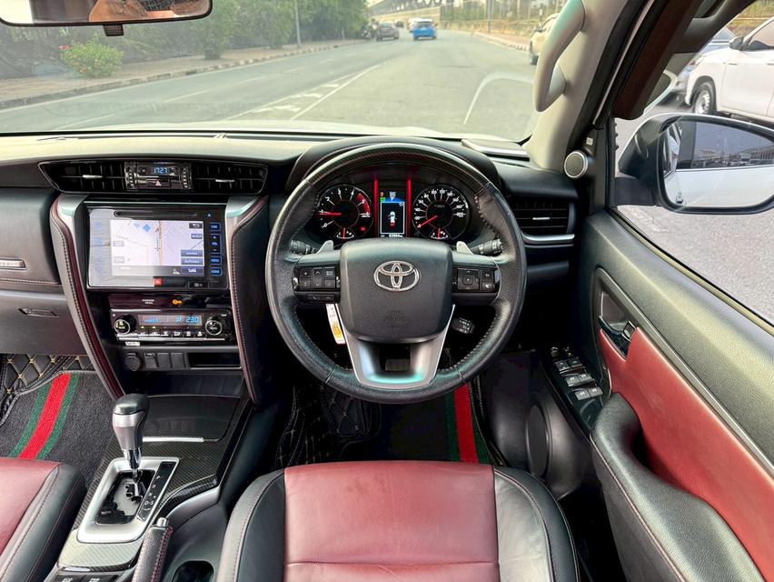 toyota fortuner 2.8 trd ปี 2018 13