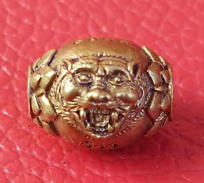 Luk Sakod Jao Payak – Tiger Guardian Amulet (Bell Metal, Dark Patina) 3
