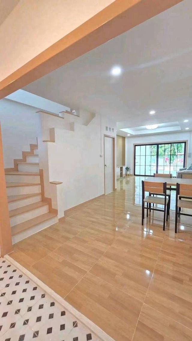 🌳 หน้าบ้านติดสวนหย่อมโครงการ ถนนเมน ซอย 2! 🏡 ✨ ขายทาวน์เฮ้าส์ 2 ชั้น 16 ตร.ว. 2 นอน 2 น้ำ ม.มนวดี บางบัวทอง 8