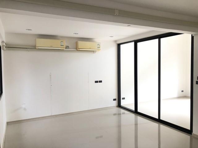 รูป PP180 ขาย ทาวน์โฮม 3 ชั้น ชิเซน พัฒนาการ 32 Shizen Phatthanakan 32 ห้องมุม สไตล์ Japanese Modern Loft 4 ห้องนอน 2