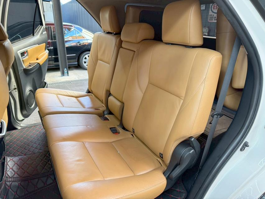 TOYOTA FORTUNER 2.8 V 4WD ปี 2016 รูปที่ 9