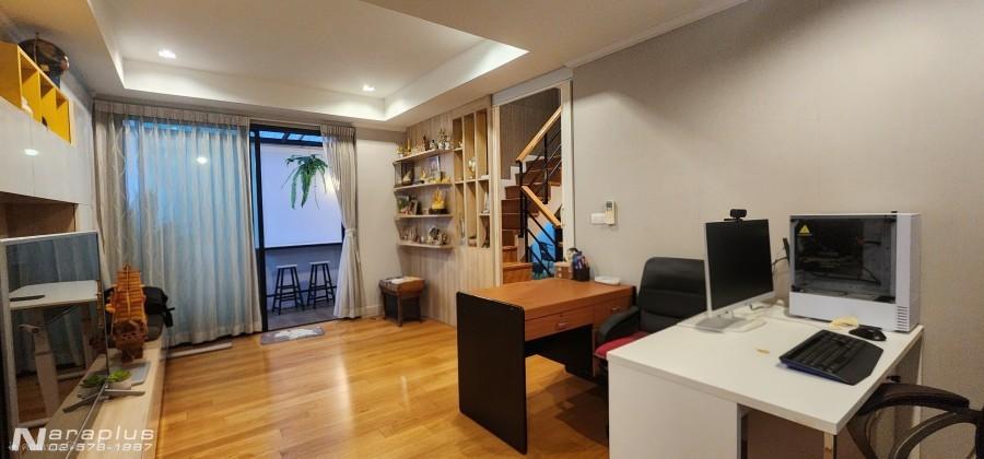 69100608 : ขายบ้านแฝดหรู 3 ชั้น บิวท์ทั้งหลัง ตกแต่งเหมือนบ้านตัวอย่าง ขนาด  42 ตารางวา โครงการศุภาลัย เอสเซ้นส์ ลาดพร้าว 107 13
