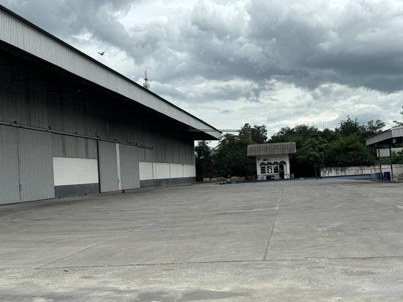 #ให้เช่าโกดังจังหวัดสุพรรณบุรี ขนาด 12,000 ตร.ม รถพ่วง รถคอนเทนเนอร์เข้า-ออกได้สะดวก ค่าเช่า 960,000 บาท/เดือน สัญญา 3ปี 4