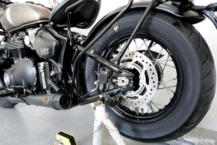 มอเตอร์ไซค์ Triumph Bonneville Bobber 5