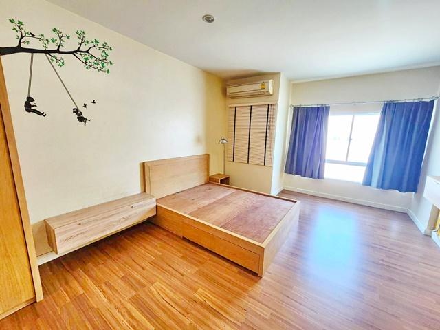 ใกล้รถไฟฟ้า MRT สถานีสัมมากร เพียง 700 ม. ให้เช่าทาวน์เฮาส์หรู 3 ชั้น รามคำแหง 140–146 3