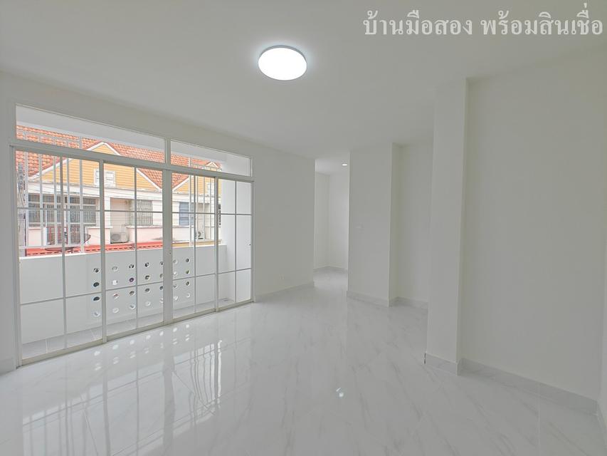 หมู่บ้านอู่ทองเพลส5 คลอง3 เปียร์นนท์ 18