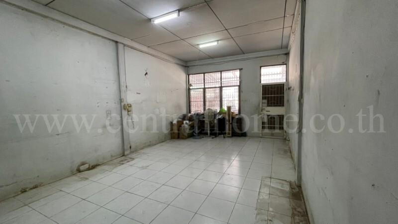 ทาวน์เฮ้าส์ ซอยจรัญสนิทวงศ์ 25 ทำเลดี อยู่ต้นซอย ติดถนนจรัญสนิทวงศ์ 6